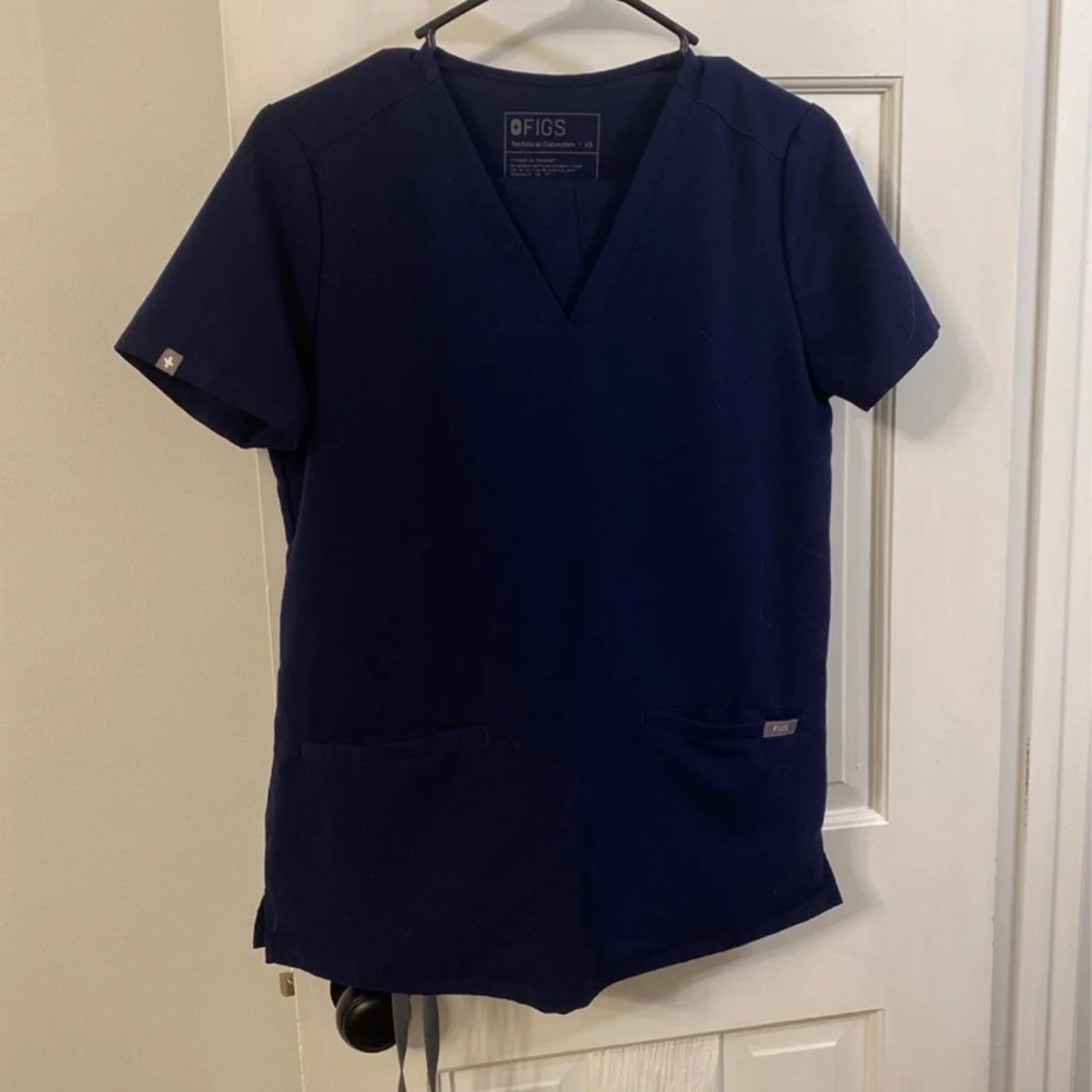 Figs scrub top